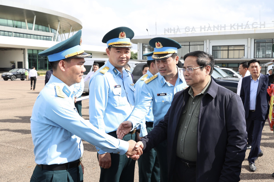 Thủ tướng Phạm Minh Chính kiểm tra dự án nâng cấp, mở rộng Cảng hàng không Phù Cát. (Ảnh: Dương Giang/TTXVN)