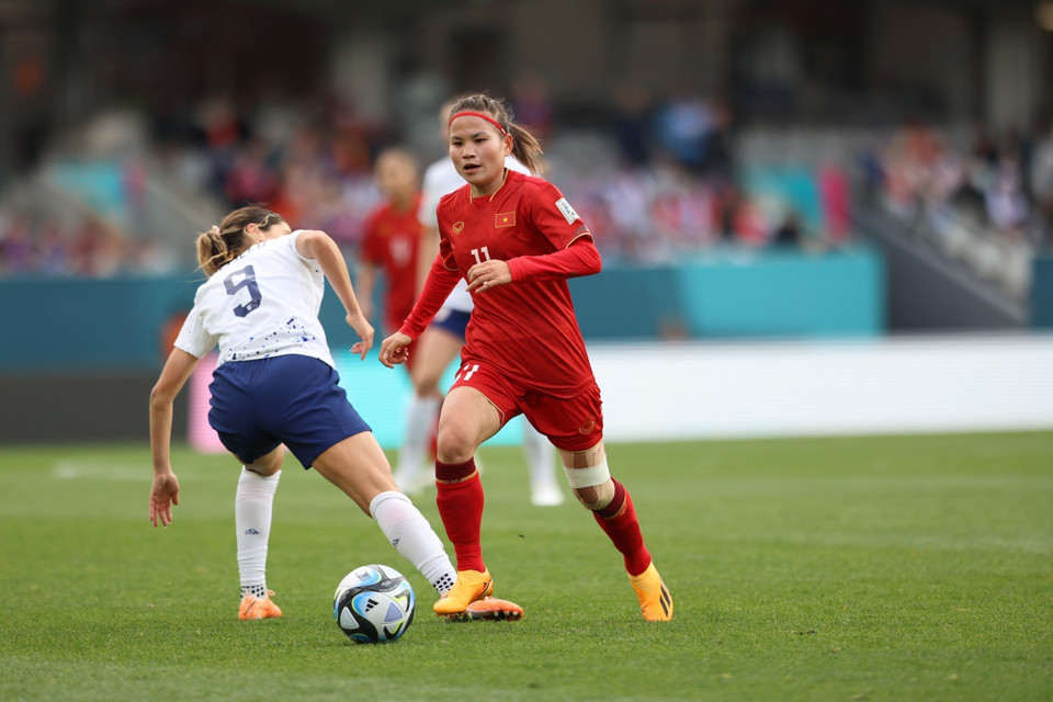 Tiền vệ Thái Thị Thảo đang cầm bóng ở giữa sân. (Ảnh: TTXVN phát)