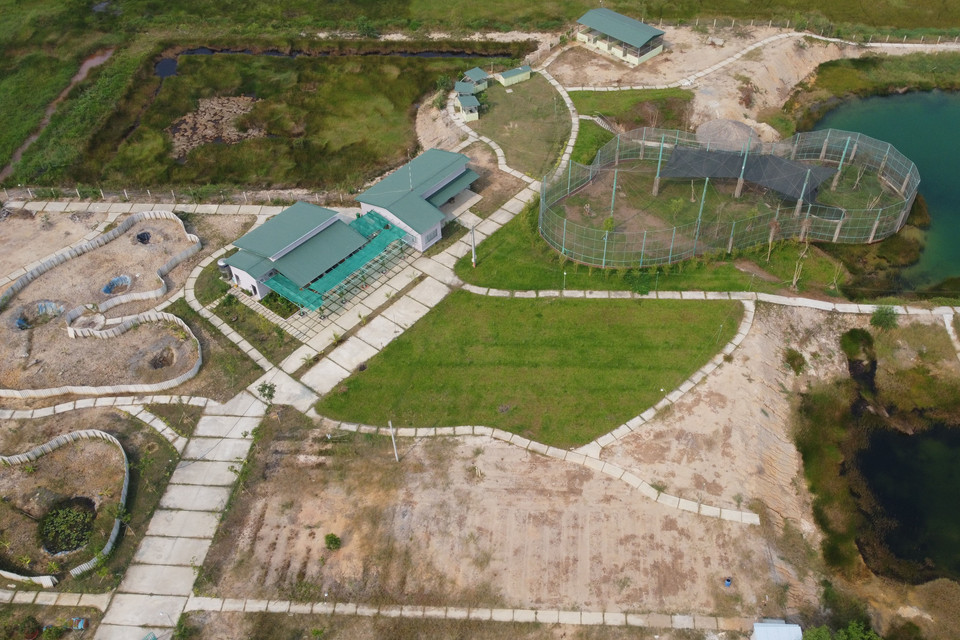 Cơ sở vật chất được xây dựng để phục vụ Dự án bảo tồn và phát triển sếu đầu đỏ tại Vườn quốc gia Tràm Chim. (Ảnh: Nhựt An/TTXVN)