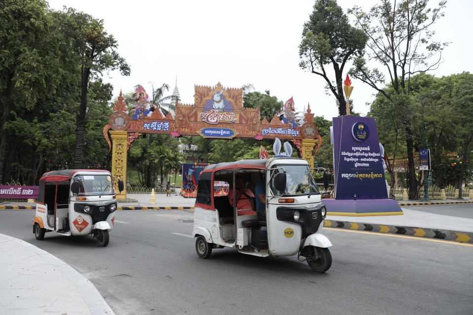 Xe Tuk Tuk là phương tiện giao thông phổ biến tại Campuchia. (Ảnh: Minh Quyết/TTXVN)