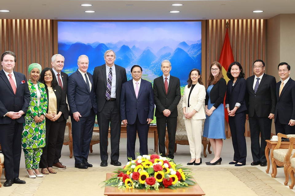 Thủ tướng Phạm Minh Chính tiếp đoàn 5 nghị sỹ Liên bang Hoa Kỳ. (Ảnh: Dương Giang/TTXVN)