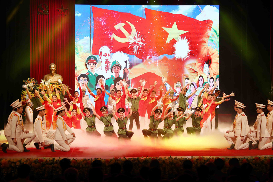 Chương trình nghệ thuật chào mừng buổi lễ. (Ảnh: Phạm Kiên/TTXVN)