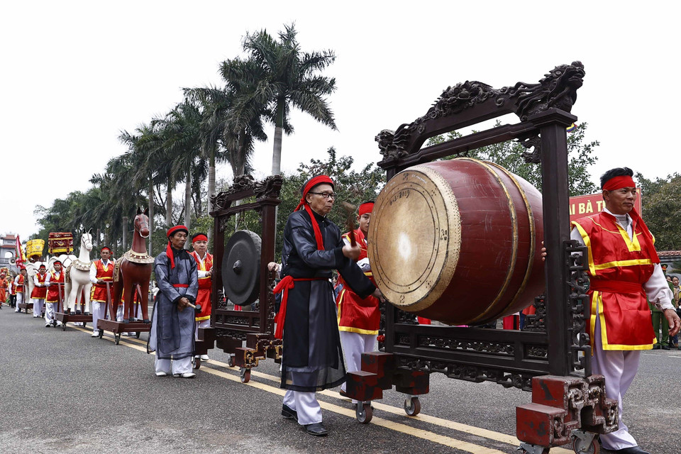 Đoàn rước trong lễ hội Đền Hai Bà Trưng Xuân Quý Mão 2023. (Ảnh: Thống Nhất/TTXVN)