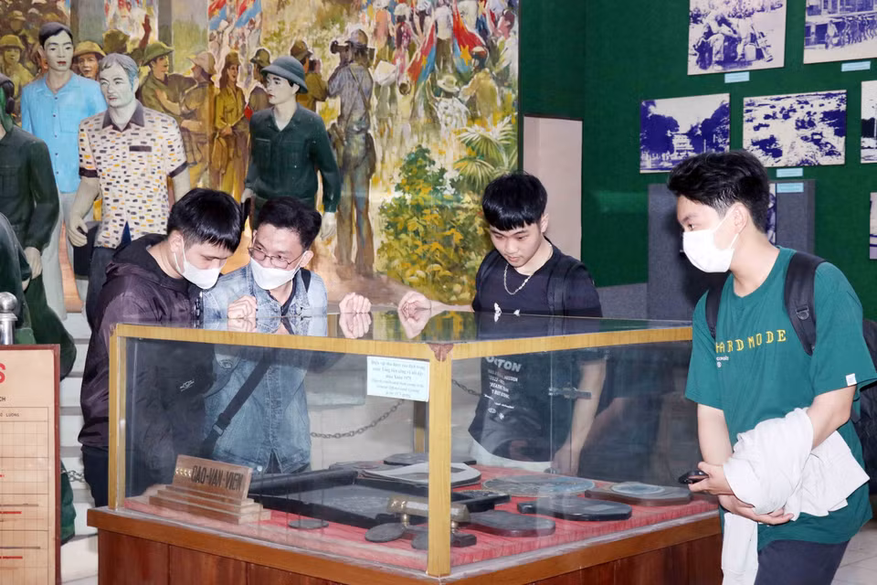 Bảo tàng Chiến dịch Hồ Chí Minh lưu giữ hàng nghìn hiện vật, tư liệu về Cuộc Tổng tiến công mùa Xuân năm 1975, mang lại những giá trị tinh thần vô giá về lòng tự hào dân tộc, ý chí vươn lên của các thế hệ mai sau để xứng đáng với những thành quả cách mạng mà cha ông đã hy sinh xương máu để lại cho đất nước. (Ảnh: Xuân Khu/TTXVN)