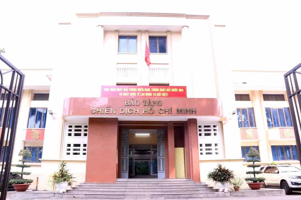 Bảo tàng Chiến dịch Hồ Chí Minh (Thành phố Hồ Chí Minh) không chỉ là nơi lưu giữ ký ức về một giai đoạn lịch sử hào hùng của dân tộc mà còn là một địa chỉ đỏ cho công tác giáo dục truyền thống cách mạng. (Ảnh: Xuân Khu/TTXVN)