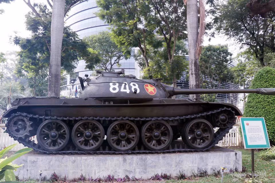 Chiếc xe tăng mang số hiệu 848 tham gia đội hình tấn công đánh chiếm Dinh Độc lập trong ngày chiến thắng 30/4/1975 tại khu trưng bày ngoài trời tại Bảo tàng Chiến dịch Hồ Chí Minh. (Ảnh: Xuân Khu/TTXVN)