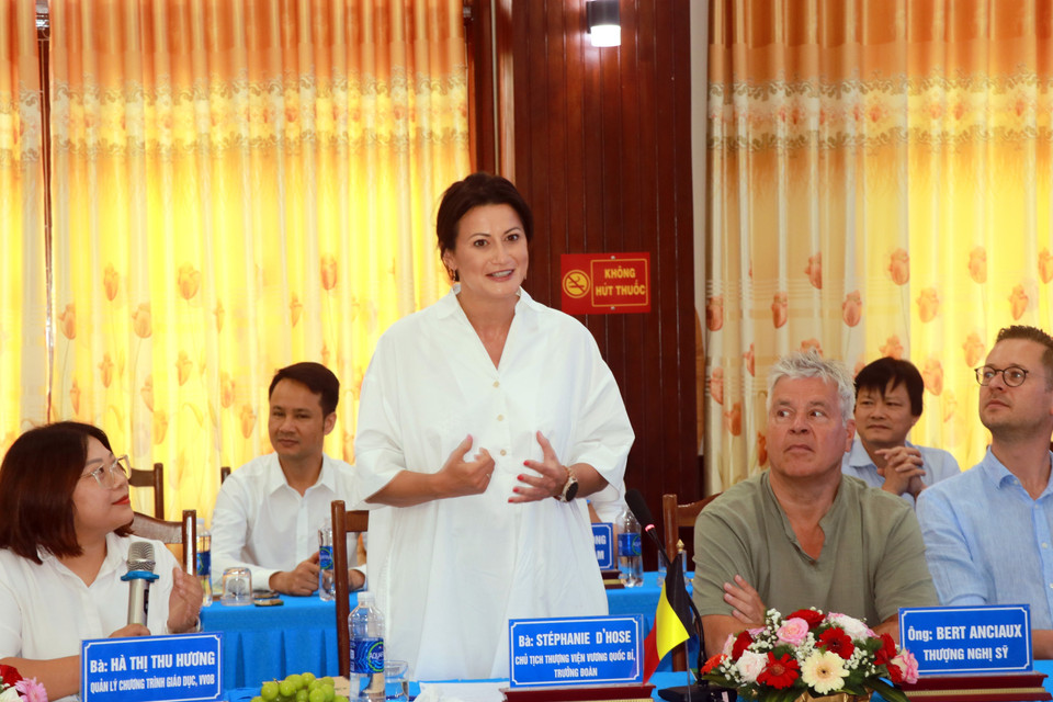Chủ tịch Thượng viện Vương quốc Bỉ Stephanie D’Hose phát biểu tại buổi làm việc với lãnh đạo tỉnh Quảng Trị. (Ảnh: Nguyên Linh/TTXVN)