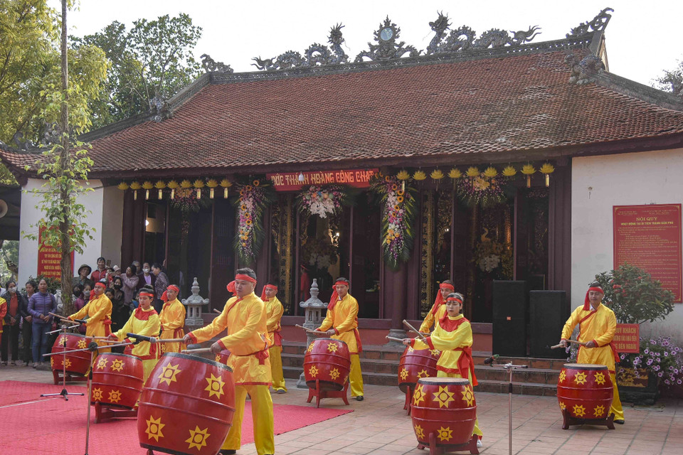 Màn trống hội tại lễ hội Thành Bản Phủ. (Ảnh: Xuân Tư/TTXVN)