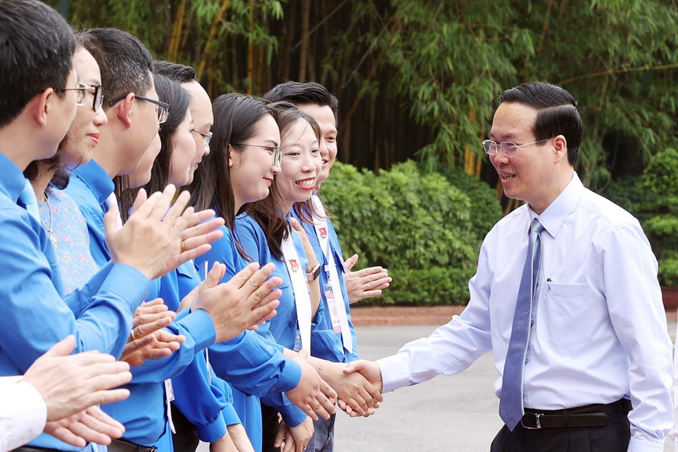 Chiều 25/5/2023, tại Phủ Chủ tịch, Chủ tịch nước Võ Văn Thưởng gặp mặt thân mật 75 thanh niên tiên tiến làm theo lời Bác năm 2023 của Đoàn Thanh niên Cộng sản Hồ Chí Minh Khối các cơ quan Trung ương. (Ảnh: Thống Nhất/TTXVN)