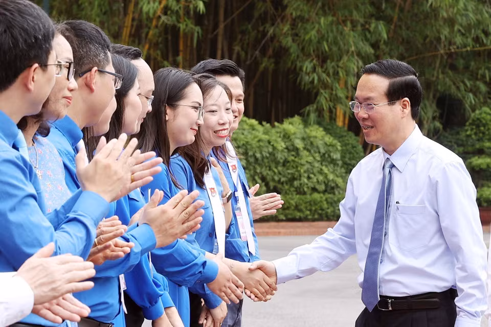 Chiều 25/5/2023, tại Phủ Chủ tịch, Chủ tịch nước Võ Văn Thưởng gặp mặt thân mật 75 thanh niên tiên tiến làm theo lời Bác năm 2023 của Đoàn Thanh niên Cộng sản Hồ Chí Minh Khối các cơ quan Trung ương. (Ảnh: Thống Nhất/TTXVN)