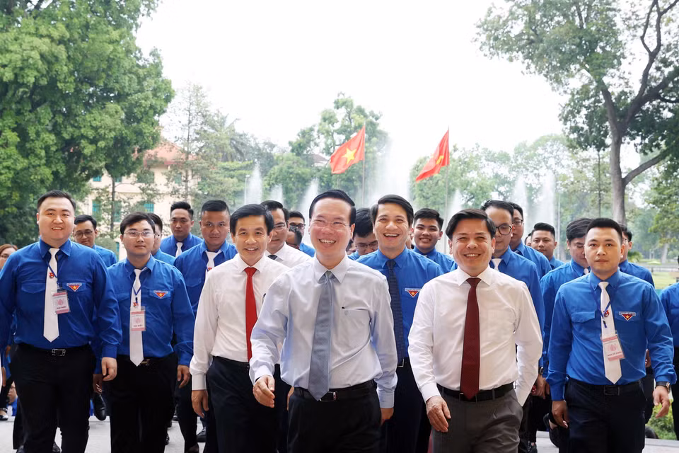 Chủ tịch nước Võ Văn Thưởng với các đại biểu dự buổi gặp mặt. (Ảnh: Thống Nhất/TTXVN)
