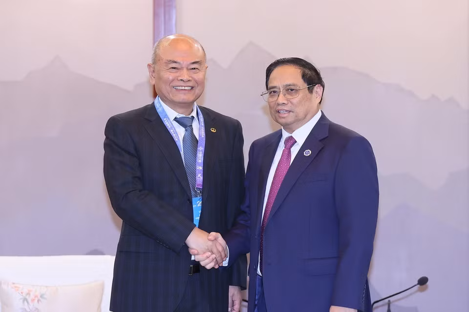 Thủ tướng Phạm Minh Chính tiếp ông Trần Vân, Chủ tịch Hội đồng Quản trị Tập đoàn Đường sắt Trung Quốc (CREC). (Ảnh: Dương Giang/TTXVN)