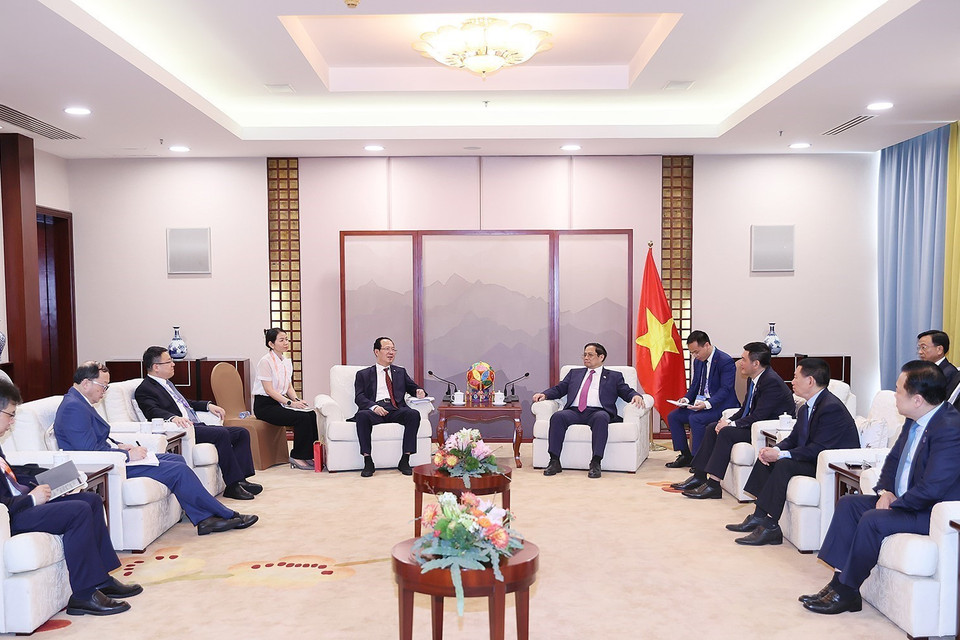 Thủ tướng Phạm Minh Chính tiếp ông Vương Tiểu Quân, Phó Tổng Giám đốc Tập đoàn Xây dựng Điện lực Trung Quốc. (Ảnh: Dương Giang/TTXVN)