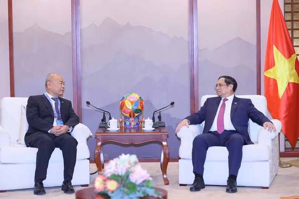 Thủ tướng Phạm Minh Chính tiếp ông Trần Vân, Chủ tịch Hội đồng Quản trị Tập đoàn Đường sắt Trung Quốc (CREC). (Ảnh: Dương Giang/TTXVN)
