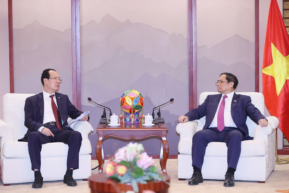 Thủ tướng Phạm Minh Chính tiếp ông Vương Tiểu Quân, Phó Tổng Giám đốc Tập đoàn Xây dựng Điện lực Trung Quốc. (Ảnh: Dương Giang/TTXVN)