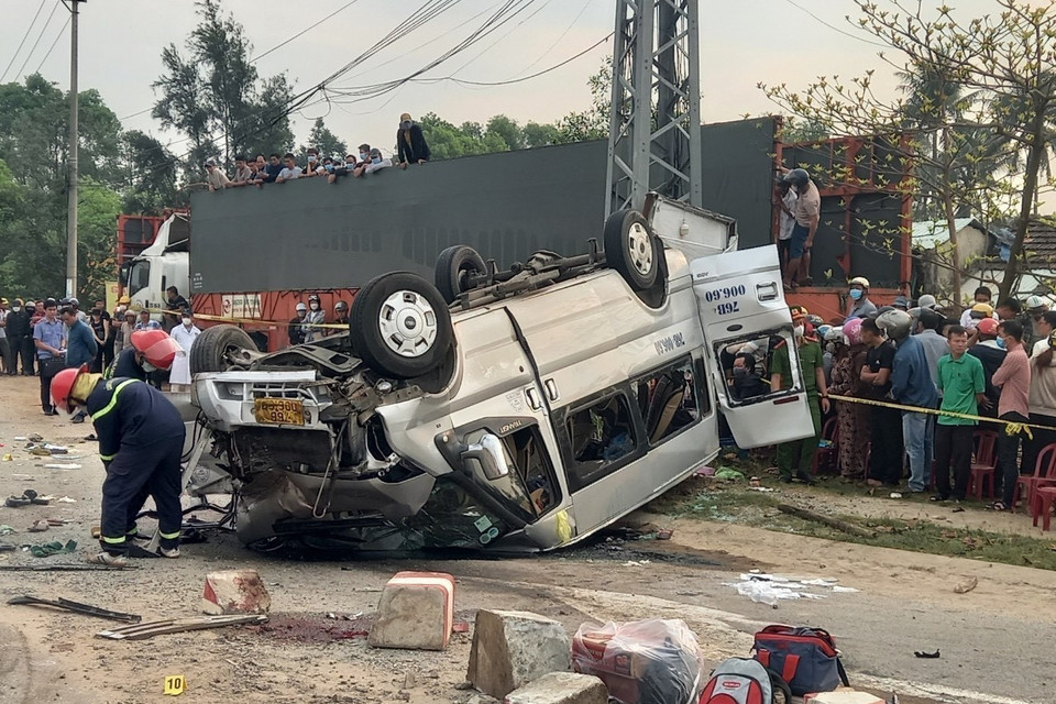 Hình ảnh hiện trường vụ tai nạn. (Ảnh: Trịnh Bang Nhiệm/TTXVN)