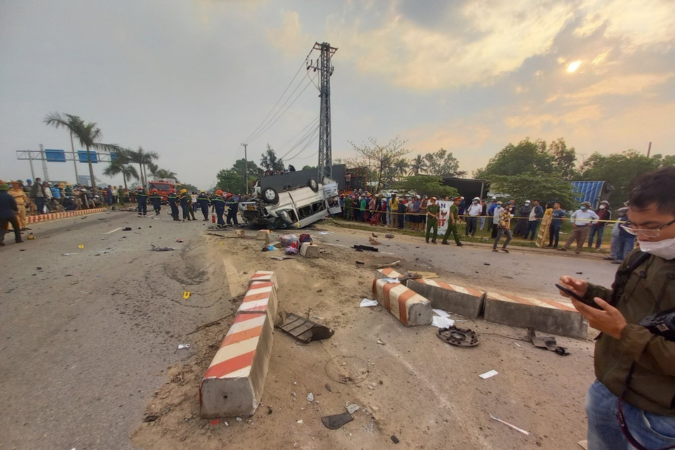 Hiện trường vụ tai nạn. (Ảnh: Trịnh Bang Nhiệm/TTXVN)