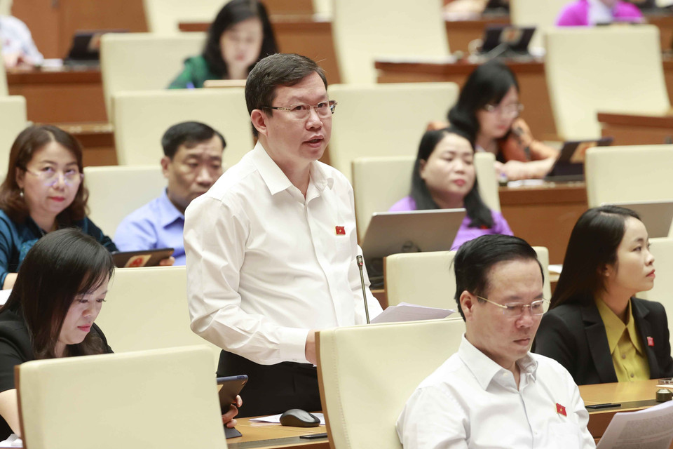 Đại biểu Quốc hội tỉnh Yên Bái Nguyễn Quốc Luận phát biểu ý kiến. (Ảnh: Doãn Tấn/TTXVN)