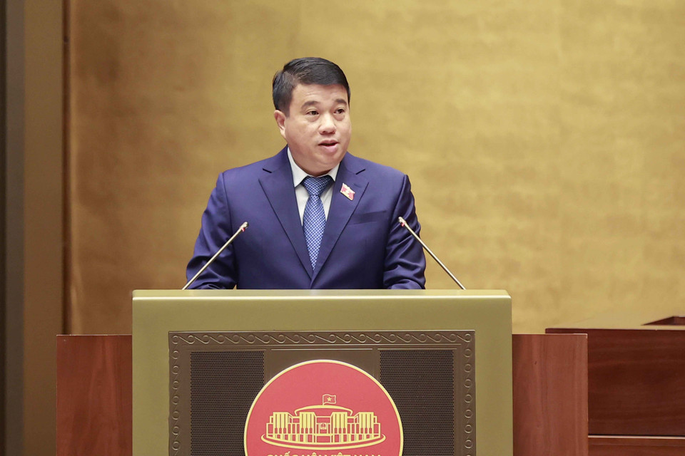 Chủ tịch Hội đồng Dân tộc của Quốc hội, Phó Trưởng Đoàn Giám sát của Quốc hội Y Thanh Hà Niê Kđăm trình bày Báo cáo của Đoàn giám sát về việc triển khai thực hiện các Nghị quyết về các Chương trình Mục tiêu Quốc gia. (Ảnh: Doãn Tấn/TTXVN)