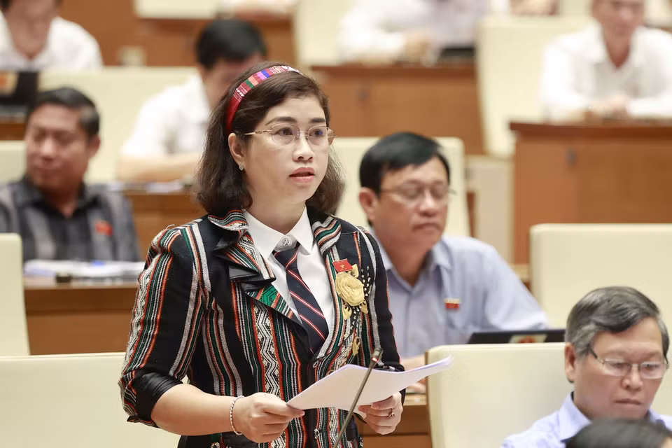 Đại biểu Quốc hội tỉnh Đắk Nông Phạm Thị Kiều phát biểu ý kiến. (Ảnh: Doãn Tấn/TTXVN)
