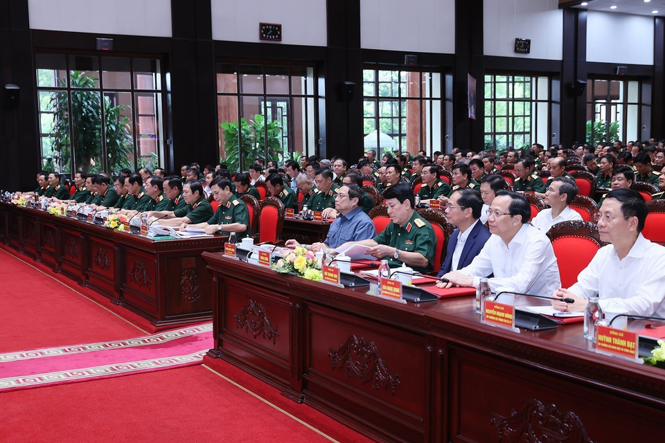 Thủ tướng Phạm Minh Chính và các đại biểu dự Hội nghị Quân chính Toàn quân 6 tháng đầu năm 2023. (Ảnh: Trọng Đức/TTXVN)