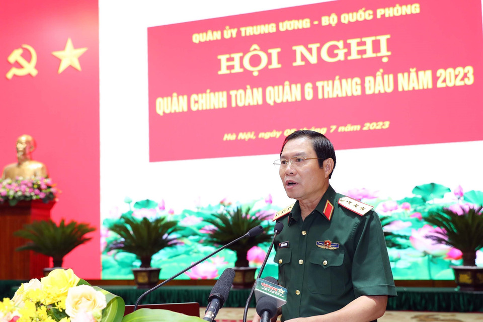 Thượng tướng Nguyễn Tân Cương, Tổng Tham mưu trưởng, Thứ trưởng Bộ Quốc phòng trình bày báo cáo. (Ảnh: Trọng Đức/TTXVN)