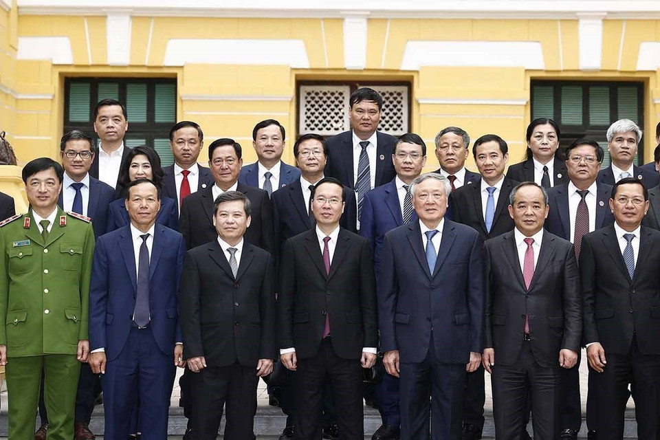 Hình ảnh Chủ tịch nước Võ Văn Thưởng với lãnh đạo Tòa án Nhân dân tối cao và các đại biểu dự buổi làm việc. (Ảnh: Thống Nhất/TTXVN)