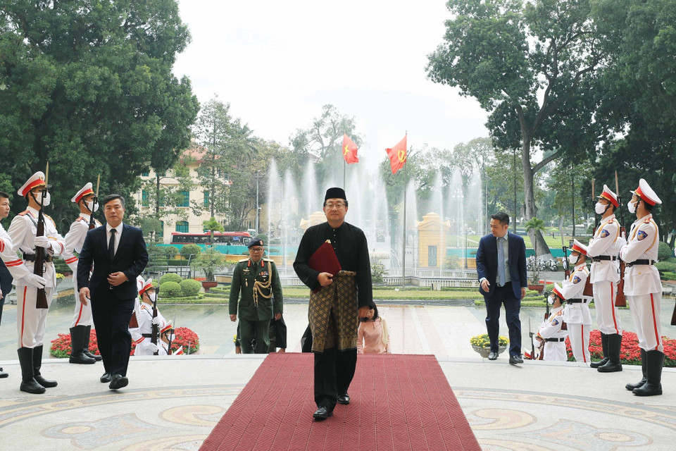Đại sứ Malaysia Tan Yang Thai đến trình Quốc thư. (Ảnh: Thống Nhất/TTXVN)