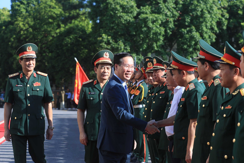 Sáng 13/7/2023, tại tỉnh Phú Thọ, Chủ tịch nước Võ Văn Thưởng kiểm tra công tác sẵn sàng chiến đấu và làm việc với Bộ Tư lệnh Quân khu 2 về thực hiện nhiệm vụ quân sự, quốc phòng 6 tháng đầu năm 2023. (Ảnh: Thống Nhất/TTXVN)
