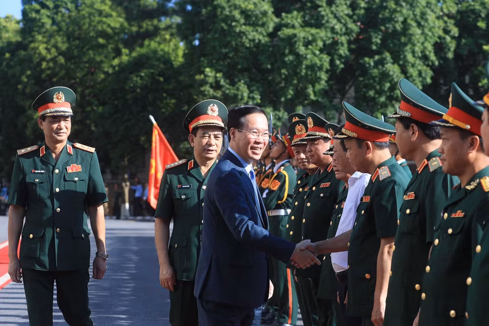 Sáng 13/7/2023, tại tỉnh Phú Thọ, Chủ tịch nước Võ Văn Thưởng kiểm tra công tác sẵn sàng chiến đấu và làm việc với Bộ Tư lệnh Quân khu 2 về thực hiện nhiệm vụ quân sự, quốc phòng 6 tháng đầu năm 2023. (Ảnh: Thống Nhất/TTXVN)