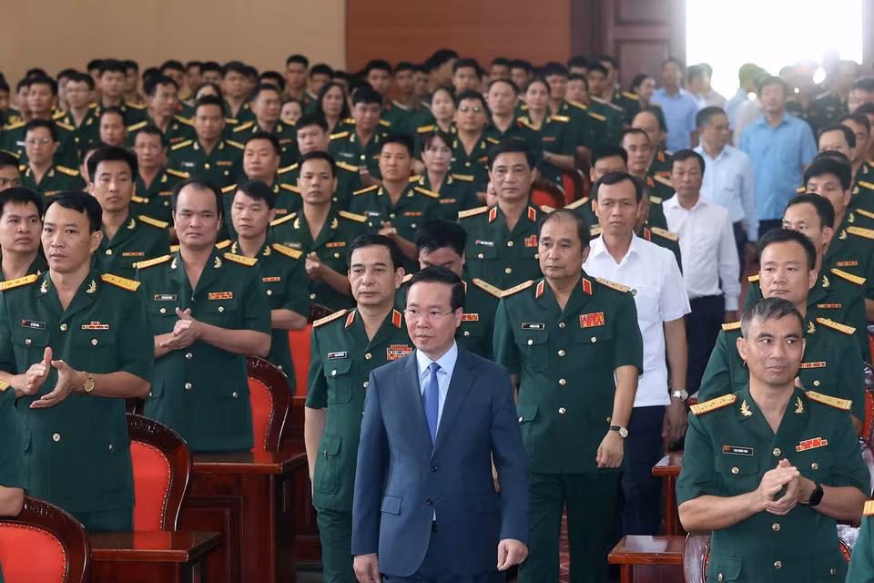 Chủ tịch nước Võ Văn Thưởng đến làm việc với Bộ Tư lệnh Quân khu 2. (Ảnh: Thống Nhất/TTXVN)