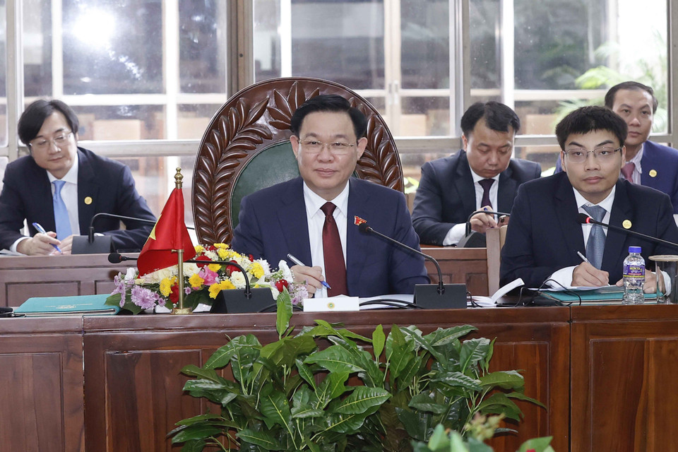 Chủ tịch Quốc hội Vương Đình Huệ phát biểu tại cuộc hội đàm với Chủ tịch Quốc hội Bangladesh Shirin Sharmin Chaudhury. (Ảnh: Doãn Tấn/TTXVN)