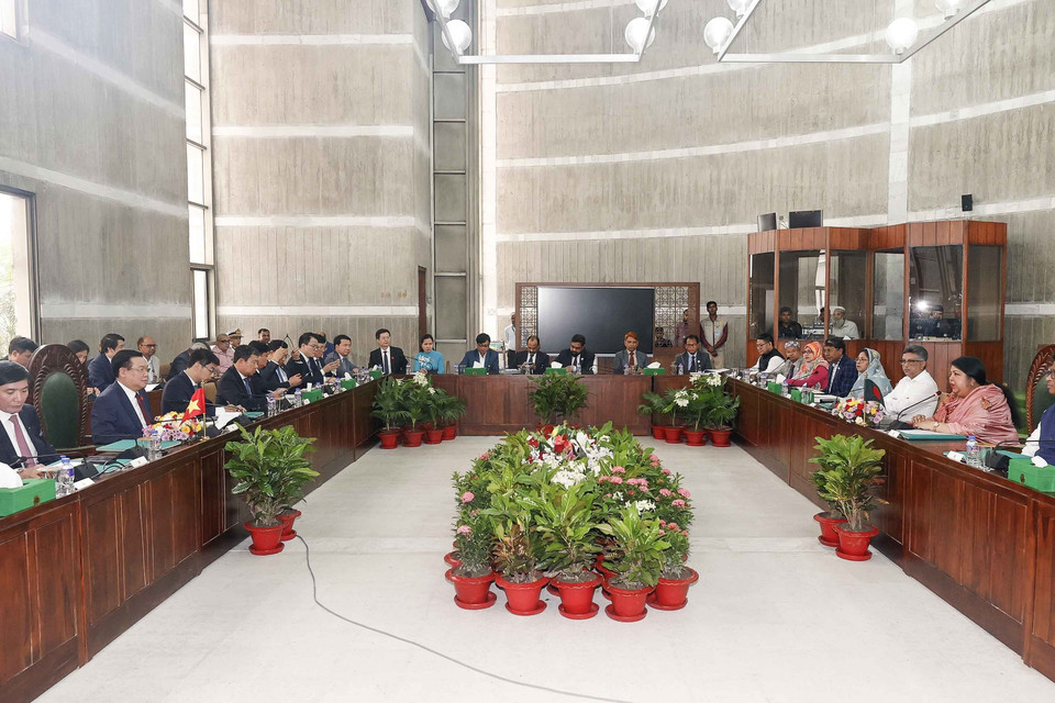 Chủ tịch Quốc hội Vương Đình Huệ hội đàm với Chủ tịch Quốc hội Bangladesh Shirin Sharmin Chaudhury. (Ảnh: Doãn Tấn/TTXVN)