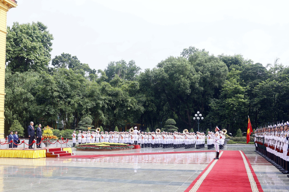 Quang cảnh Lễ đón Tổng thống Cộng hoà Kazakhstan Kassym-Jomart Tokayev thăm chính thức Việt Nam. 