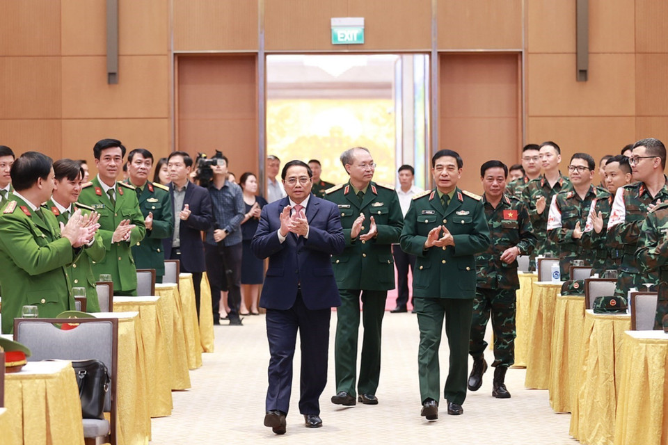 Chiều 17/3, tại Hà Nội, Thủ tướng Phạm Minh Chính gặp mặt, tuyên dương đoàn cứu hộ, cứu nạn của Bộ Quốc phòng và Bộ Công an tham gia hoạt động hỗ trợ nhân đạo, cứu trợ thảm họa động đất ở Thổ Nhĩ Kỳ. (Ảnh: Dương Giang/TTXVN)