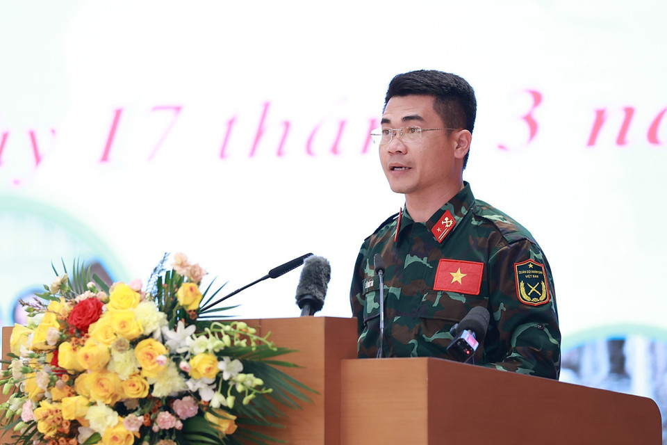 Thiếu tá Lê Đức Tài, đại diện đoàn cứu nạn, cứu hộ của Bộ Quốc phòng làm nhiệm vụ tại Thổ Nhĩ Kỳ phát biểu. (Ảnh: Dương Giang/TTXVN)