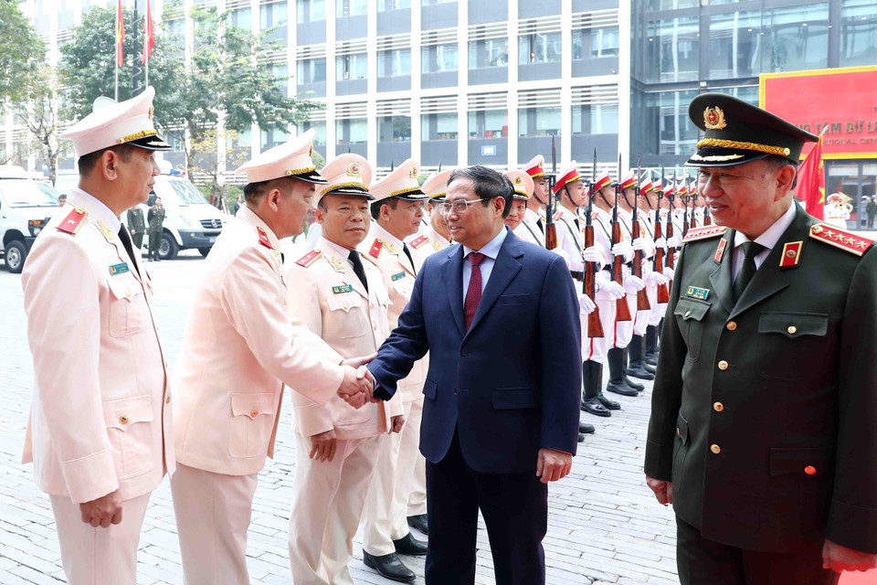 Thủ tướng Phạm Minh Chính với các đại biểu. (Ảnh: Phạm Kiên/TTXVN)