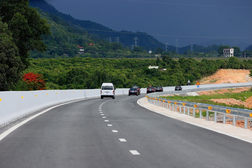 Hình ảnh tuyến đường bộ Cao tốc Nha Trang-Cam Lâm dài 49,11km chính thức khánh thành. (Ảnh: Dương Giang/TTXVN)