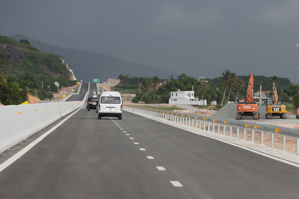 Tuyến đường bộ Cao tốc Nha Trang-Cam Lâm dài 49,11km chính thức khánh thành. (Ảnh: Dương Giang/TTXVN)