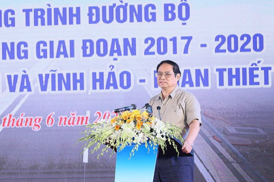 Thủ tướng Phạm Minh Chính phát biểu tại lễ khánh thành 2 tuyến Cao tốc Vĩnh Hảo-Phan Thiết và Cao tốc Nha Trang-Cam Lâm. (Ảnh: Dương Giang/TTXVN)