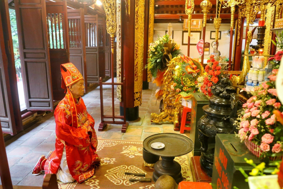 Đội tế nam tiến hành tế Thượng đẳng thần Cao Sơn Đại Vương. (Ảnh: Tuấn Đức/TTXVN)