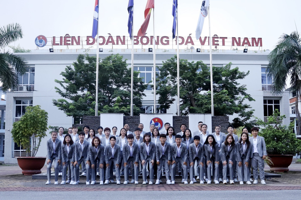 Thành viên Đội tuyển Bóng đá Nữ Quốc gia Việt Nam trước giờ xuất phát. (Nguồn: TTXVN)