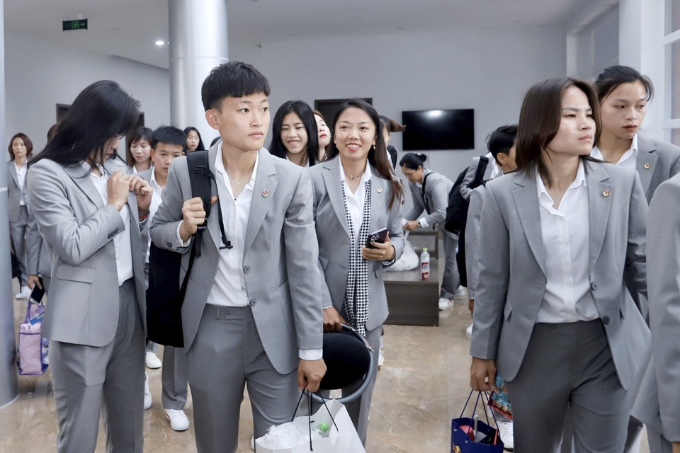 Thành viên Đội tuyển Bóng đá Nữ Quốc gia Việt Nam trước giờ xuất phát. (Nguồn: TTXVN)