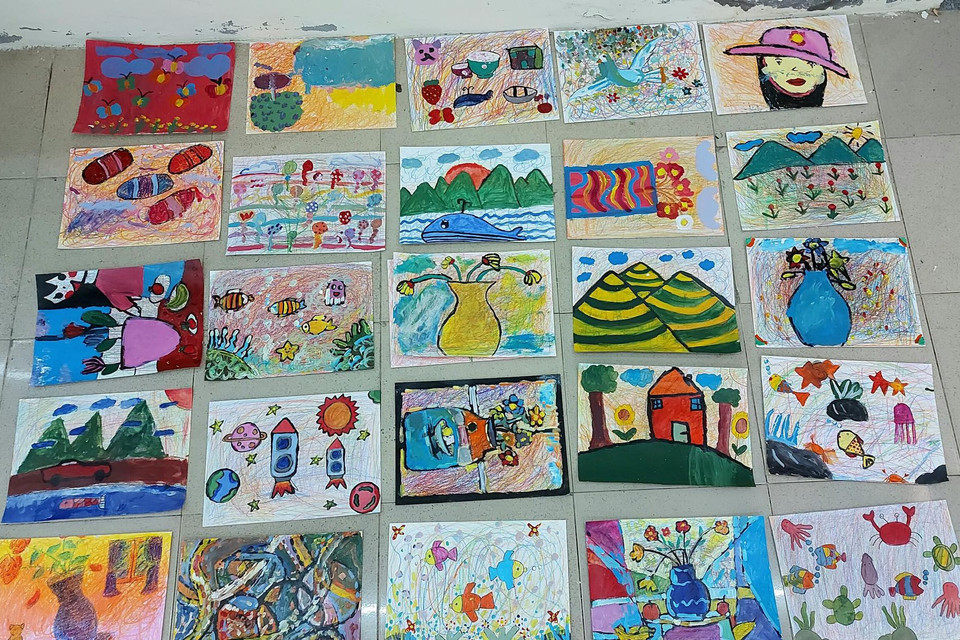 Thành quả sau khóa học vẽ miễn phí của các em thiếu nhi Cổ Đô trong dịp Hè 2023. (Nguồn: Vietnam+)