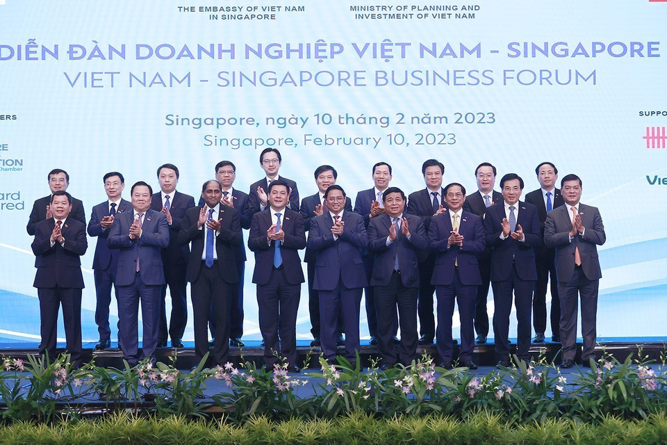 Thủ tướng Phạm Minh Chính và đại biểu hai nước tại Diễn đàn Doanh nghiệp Việt Nam-Singapore. (Ảnh: Dương Giang/TTXVN)