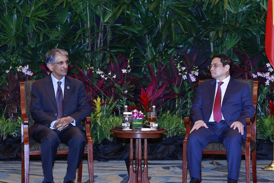 Thủ tướng Phạm Minh Chính tiếp ông Dilhan Pillay Sandrasegara, Giám đốc Điều hành Temasek Holding. (Ảnh: Dương Giang/TTXVN)