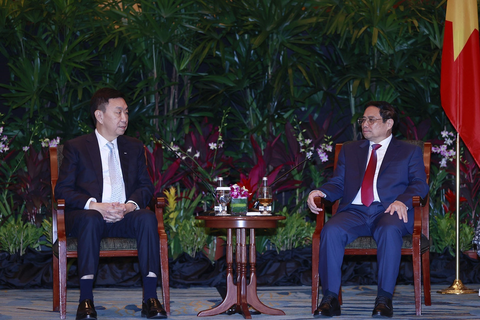 Thủ tướng Phạm Minh Chính tiếp ông Loh Chin Hua, Giám đốc điều hành Tập đoàn Keppel. (Ảnh: Dương Giang/TTXVN)