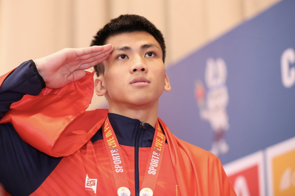 Vận động viên Trương Văn Chưởng giành huy chương Vàng hạng cân 65 kg nam nội dung Tán thủ. (Ảnh: Hoàng Linh/TTXVN)