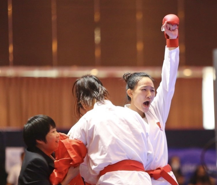 Nội dung Kumite đồng đội nữ, các vận động viên Trương Thị Thương, Đinh Thị Hương, Nguyễn Thị Ngoan, Hoàng Thị Mỹ Tâm thi đấu xuất sắc, giành huy chương Vàng. (Ảnh: TTXVN)