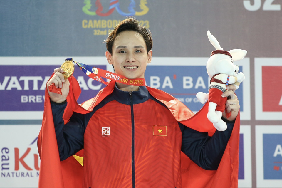 Vận động viên Đinh Phương Thành đi vào lịch sử, trở thành vận động viên vô địch SEA Games 5 kỳ liên tiếp môn Thể dục dụng cụ. (Ảnh: TTXVN)